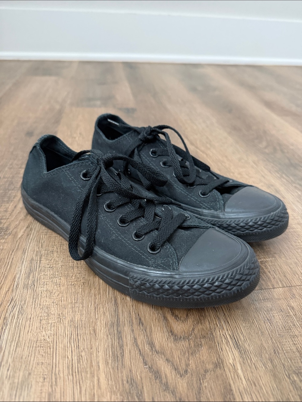 Converse Chuck Taylor All Star Black Low Top Sneakers Women’s 7.5